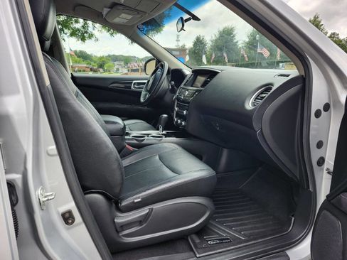 Used 2013 Nissan Pathfinder SV w/ Cargo Pkg FWD image 6