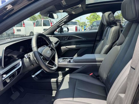Used 2025 Cadillac Lyriq Sport AWD/4WD image 13