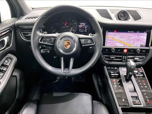 Used 2025 Porsche Macan image 16
