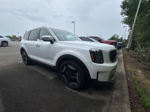 Used 2024 Kia Telluride S w/ S Sunroof Package FWD image 4