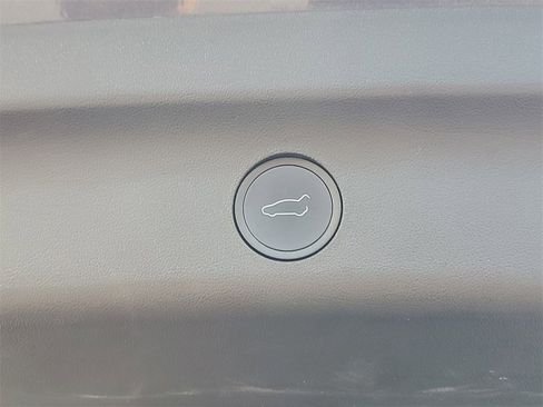 Used 2023 Tesla Model Y Performance image 9