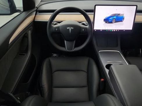 Used 2025 Tesla Model Y Long Range RWD image 66