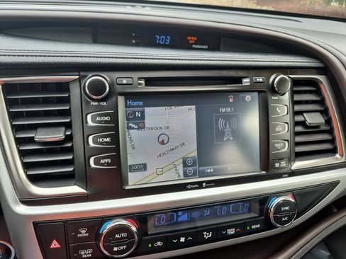 Used 2014 Toyota Highlander XLE AWD/4WD image 17