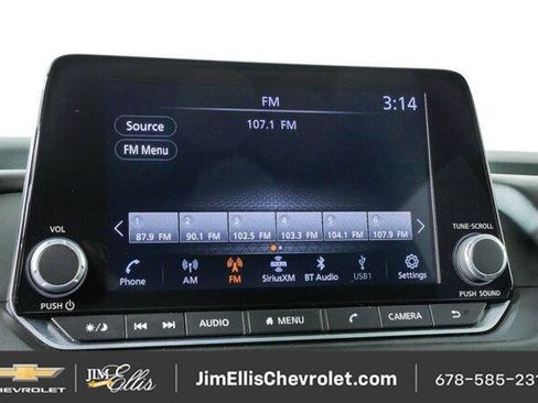 Used 2025 Nissan Rogue SV AWD/4WD image 13