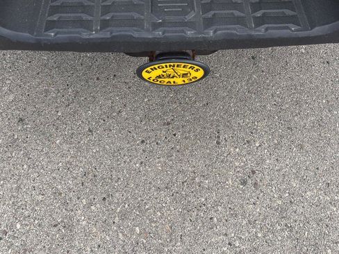 Used 2017 Toyota Tacoma TRD Off-Road w/ Tow Package (A/T) image 17