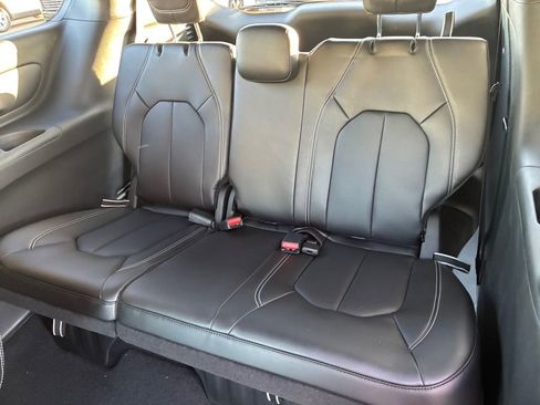 New 2026 Chrysler Pacifica Select FWD image 5