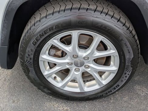 Used 2017 Jeep Cherokee Sport image 10