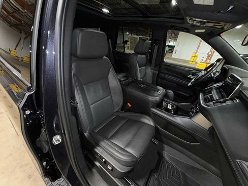 Used 2022 Chevrolet Tahoe Z71 w/ Luxury Package AWD/4WD image 16