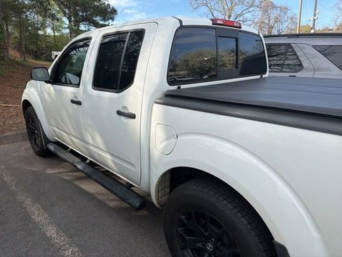 Used 2020 Nissan Frontier SV w/ Midnight Edition Floor Mats image 17