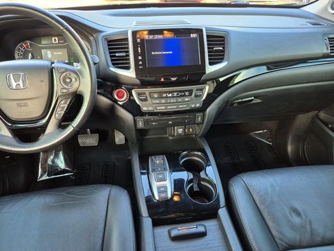Used 2017 Honda Pilot Touring image 17