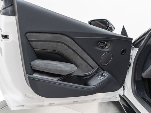 Used 2023 Aston Martin V8 Vantage Coupe RWD image 62