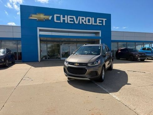 Used 2022 Chevrolet Trax LT w/ LT Convenience Package AWD/4WD image 1