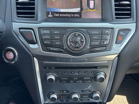 Used 2018 Nissan Pathfinder SL image 10