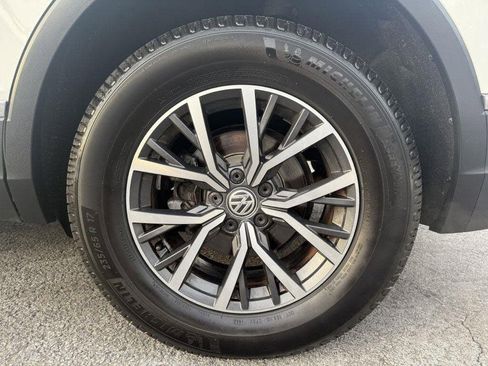 Used 2018 Volkswagen Tiguan S image 34
