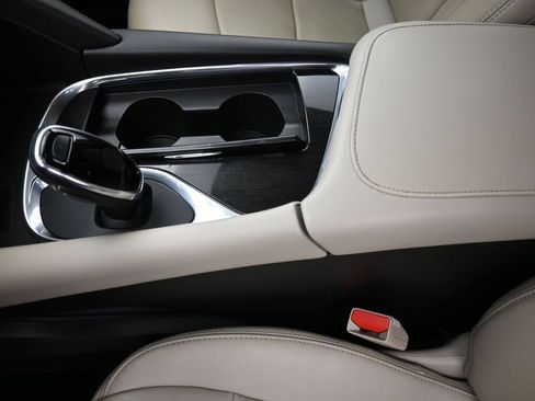 Used 2019 Buick Enclave Essence FWD image 20