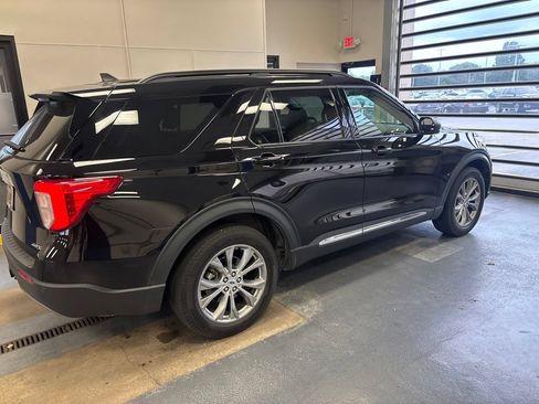 Used 2023 Ford Explorer XLT w/ Equipment Group 202A AWD/4WD image 7