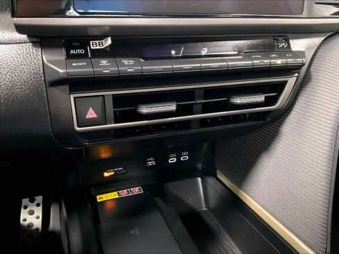 Used 2025 Toyota Camry SE image 25