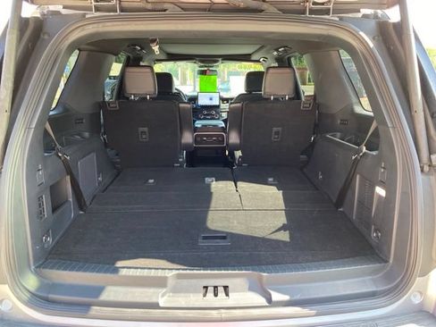 Used 2023 Ford Expedition Limited AWD/4WD image 6
