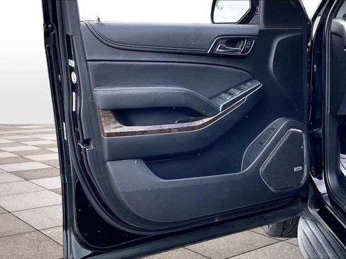 Used 2019 Chevrolet Suburban LT RWD image 23