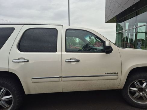 Used 2011 GMC Yukon Denali AWD/4WD image 4