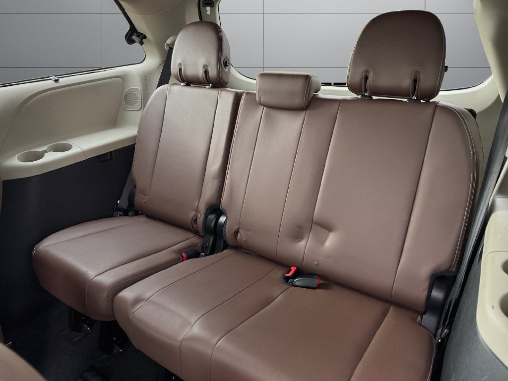 Used 2015 Toyota Sienna Limited Premium w/ Advanced Technology Package FWD image 16