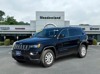 Used 2021 Jeep Grand Cherokee Laredo image 1