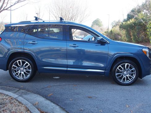 Used 2024 GMC Terrain Denali w/ Denali Premium Package image 8