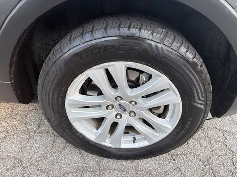 Used 2019 Ford Explorer XLT w/ Equipment Group 201A AWD/4WD image 34