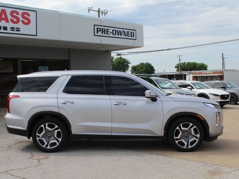 Used 2025 Hyundai Palisade SEL FWD image 3