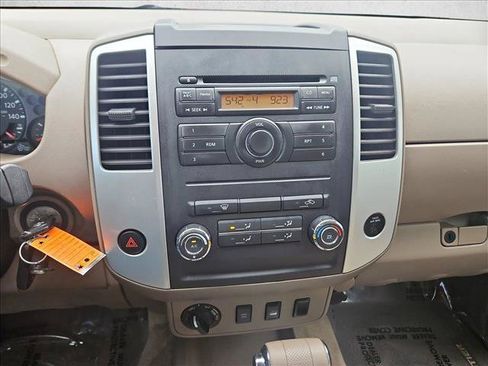 Used 2011 Nissan Frontier SV AWD/4WD image 14