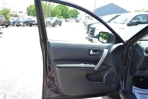 Used 2013 Nissan Rogue SV AWD/4WD image 9