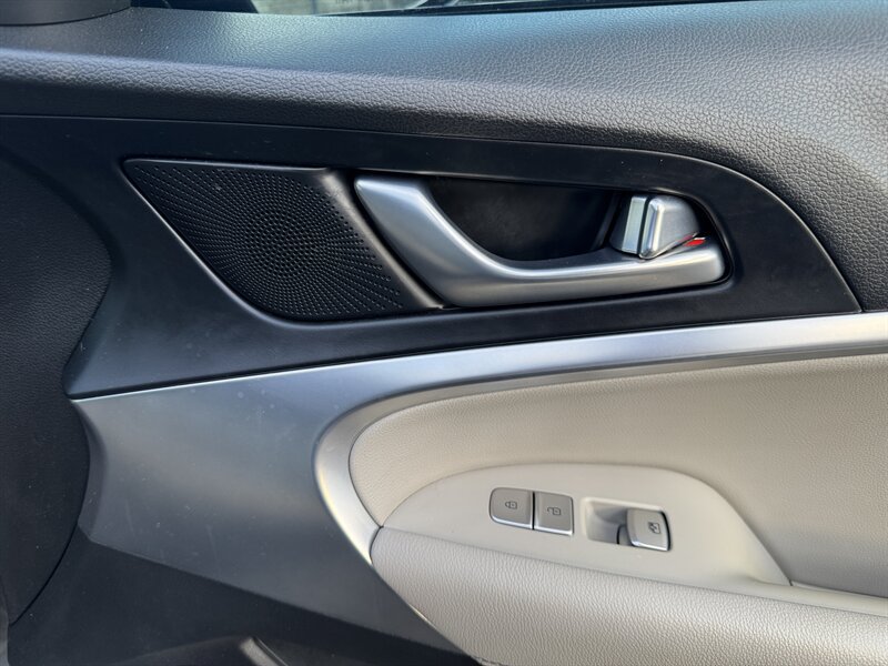 Used 2019 Genesis G70 2.0T Advanced RWD image 41