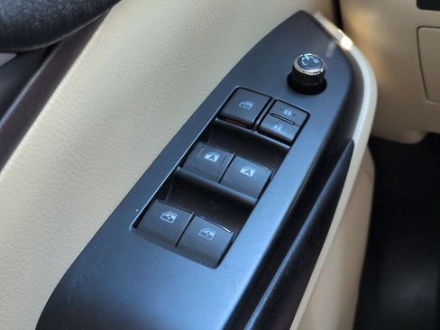 Used 2017 Toyota Highlander XLE w/ Carpet Mat Package AWD/4WD image 26