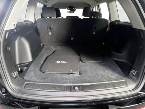 Used 2023 Jeep Grand Cherokee Laredo w/ Luxury Tech Group I image 23