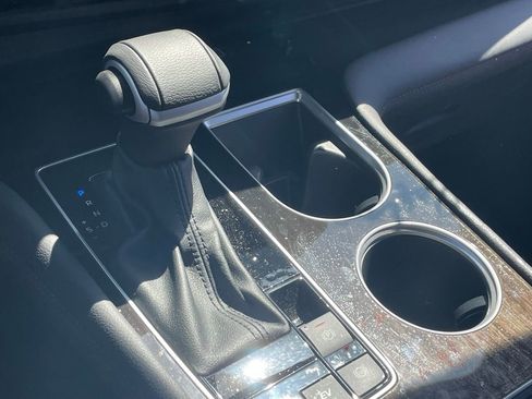 Used 2025 Toyota Sienna Platinum image 8