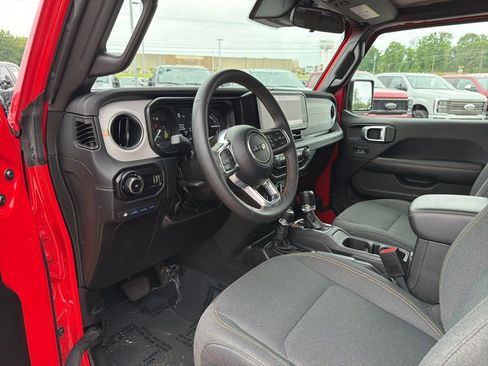Used 2024 Jeep Wrangler Unlimited Sahara AWD/4WD image 12