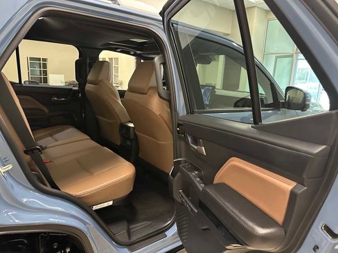 Used 2025 Toyota 4Runner Limited image 28