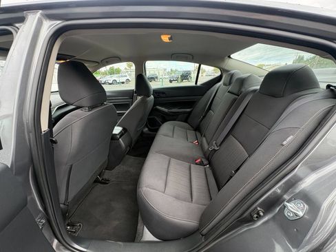 Used 2025 Nissan Altima 2.5 SV FWD image 25