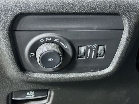 Used 2023 Jeep Grand Cherokee Limited AWD/4WD image 17