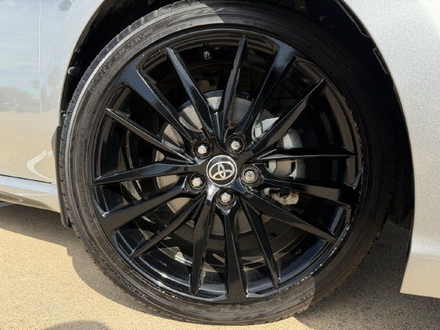 Used 2023 Toyota Camry XSE FWD image 9