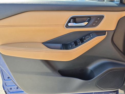 Used 2021 Nissan Rogue Platinum image 10