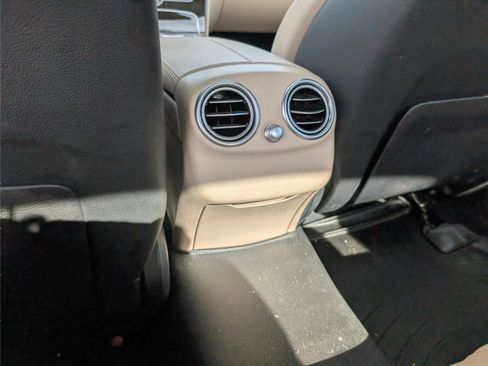 Used 2018 Mercedes-Benz C 300 Sedan image 27