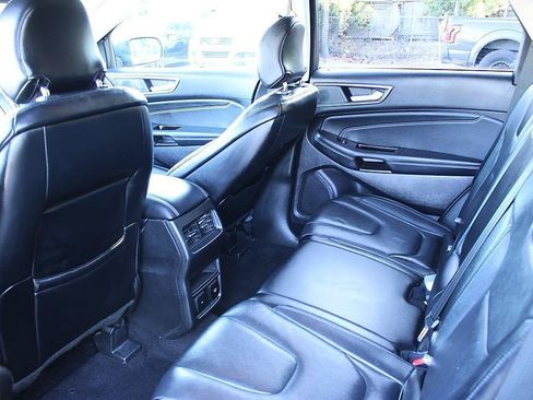Used 2019 Ford Edge Titanium FWD image 15