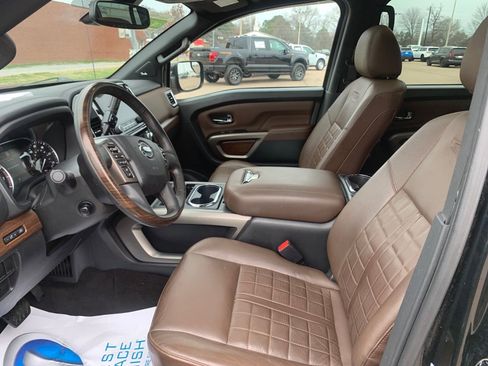 Used 2020 Nissan Titan Platinum Reserve w/ Moonroof Package image 17