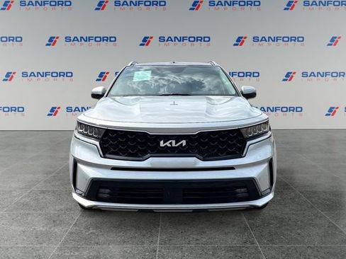 Used 2022 Kia Sorento EX w/ Panoramic Sunroof Package FWD image 8