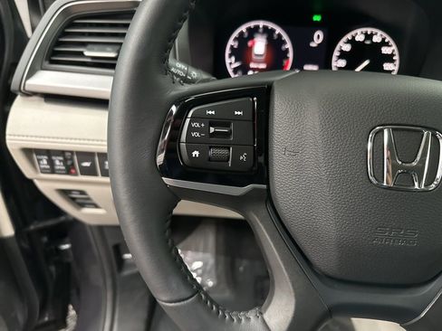 Used 2025 Honda Odyssey EX-L image 16