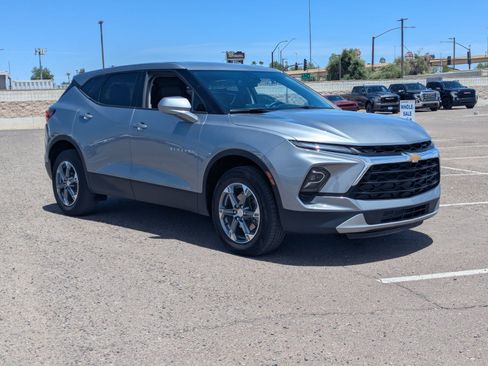 Used 2025 Chevrolet Blazer LT FWD image 6