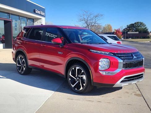 New 2025 Mitsubishi Outlander SE image 14