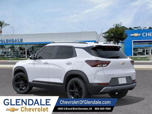 New 2026 Chevrolet TrailBlazer LT w/ Midnight Edition FWD image 3
