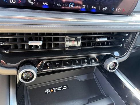 Used 2025 Chevrolet Tahoe LT AWD/4WD image 20